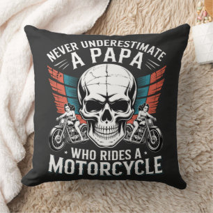 Papa Biker, der ein Motorrad fährt Kissen