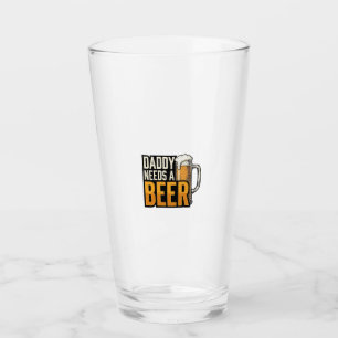 Papa braucht ein Bier Vintage Gravur Shirt Design_ Glas