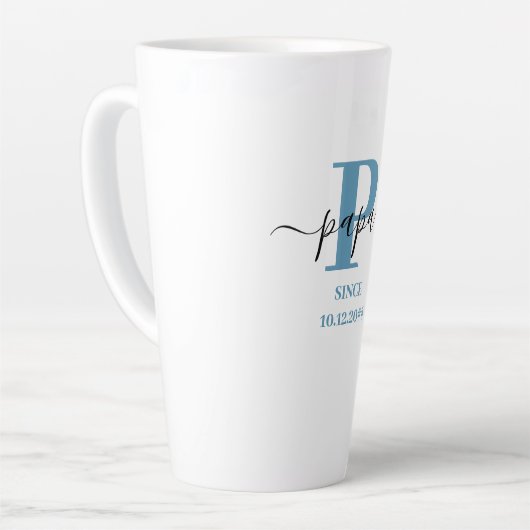 Papa Elegante Script Monogram Blue White Latte Tas Milchtasse (Linke Ecke)