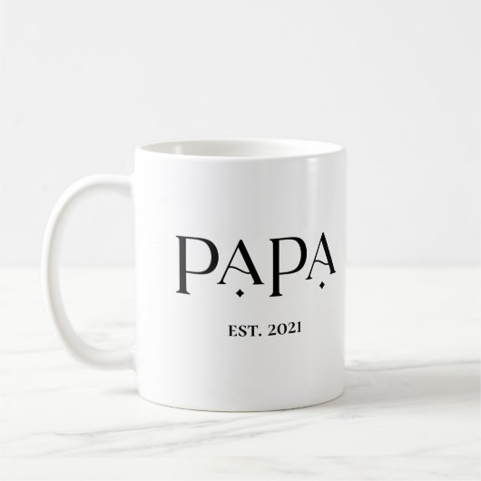 Papa Est. Datum mit Kindernamen | Moderner Text Kaffeetasse (Links)