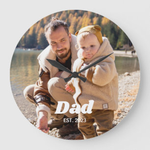 Papa hat eine kühne weiße typografische Fotografie Große Wanduhr