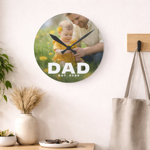Papa hat kühnes weißes modernes Foto eingerichtet Runde Wanduhr