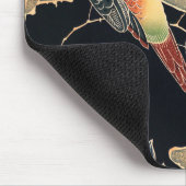 Papagei am Rande einer blühenden Rose Bush Mousepad (Ecke)