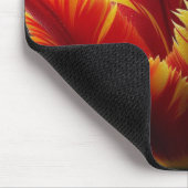 Papagei Tulip Blumenrot und Gelb Mousepad (Ecke)