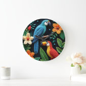 Papagei und Tukan in einem bedeckten Wald Große Wanduhr (Zuhause)