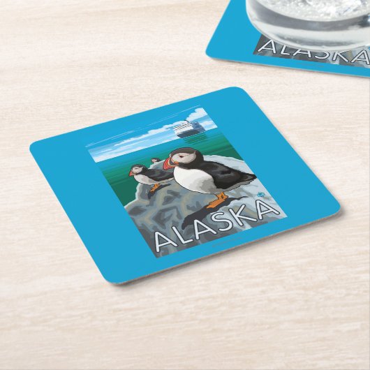 Papageientaucher, die ein Kreuzschiff aufpassen Rechteckiger Pappuntersetzer (angewinkelt)