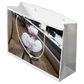 Paparazzi bij Fubby op rooster. Große Geschenktüte (Rückseite Schrägansicht)