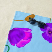 Papaver Poppy Lilac auf blassblauem Hintergrund Strandtuch (Beispiel)