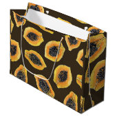 Papaya-Scheiben auf dunkelbraun Große Geschenktüte (Vorderseite Schrägansicht)