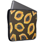 Papaya-Scheiben auf dunkelbraun Laptopschutzhülle (Vorne Rechts)