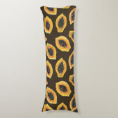 Papaya-Scheiben auf dunkelbraun Seitenschläferkissen (Vorderseite Vertikal)