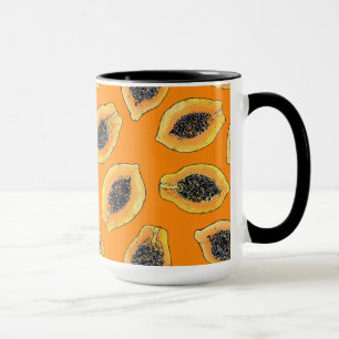 Papaya-Scheiben auf Orange Tasse