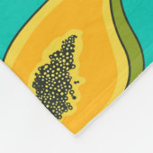 Papaya-Scheiben auf Türkis Fleecedecke (Ecke)