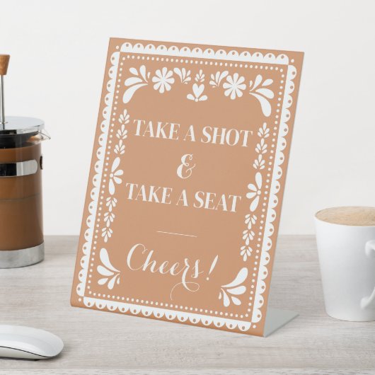 Papel Picado "Take a Shot" Bar Sockelschild (In SItu)