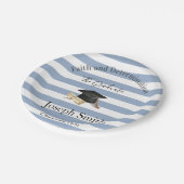 Paper Plates, Blue & White Stripe Graduate 2026 Pappteller (Schrägansicht)