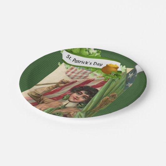 Paper Tellers St. Patrick's Day Pappteller (Schrägansicht)