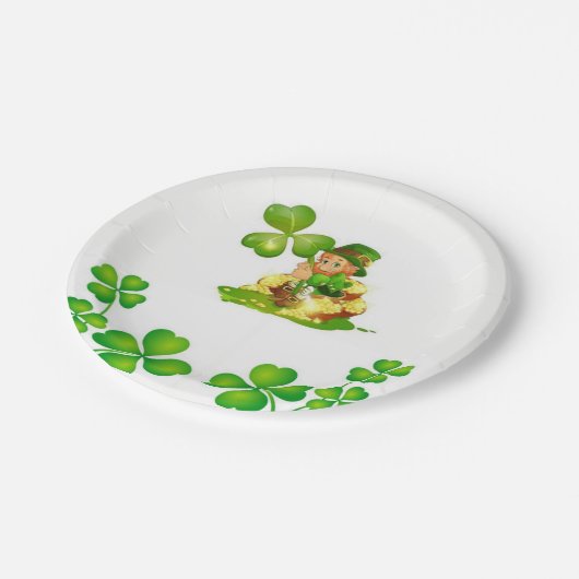Paper Tellers St. Patrick's Day Pappteller (Schrägansicht)