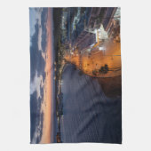 Paphos direkt am Meer und Hafen nachts Geschirrtuch (Vertikal)