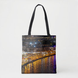 Paphos-Küste in der Nacht, Aussicht auf die Drohne Tasche