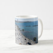 Paphos Sea Front Walk mit Drohne Kaffeetasse (VorderseiteRechts)