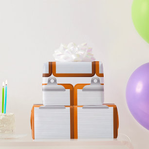 Papier auf einem Klemmbrett Geschenkpapier