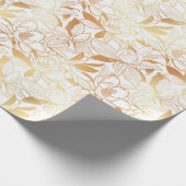 Papier mit weißem und goldfarbenem Blumenmuster Geschenkpapier (Ecke)