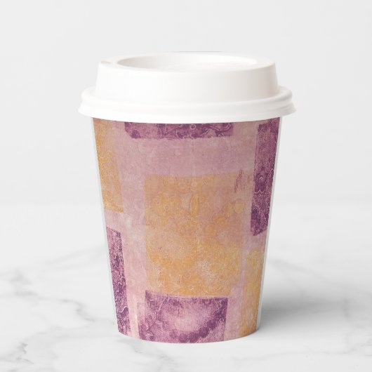 Papierbecher für lila und goldquadratisches Muster (Rückseite)