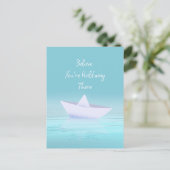 Papierboot auf blauem Ozean Postkarte (Stehend Vorderseite)