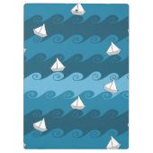 Papierboot-Muster Klemmbrett (Rückseite)