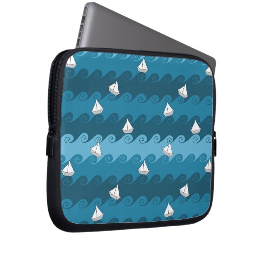 Papierboots-Muster Laptopschutzhülle (Vorne Rechts)