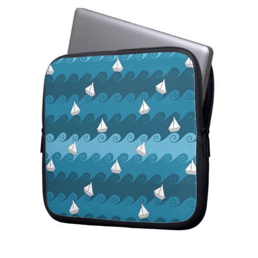 Papierboots-Muster Laptopschutzhülle (Vorderseite Links)