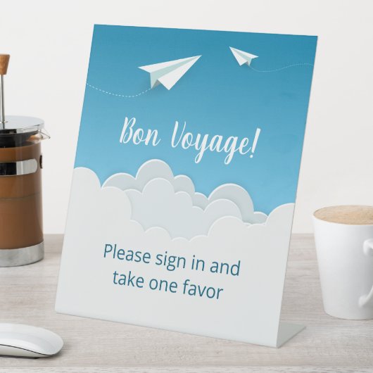 Papierflugzeug im Sky Going Away Party Sockelschild (In Situ)