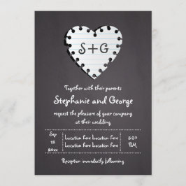 Papierherz auf der Tafel mit Monogramm Hochzeit Einladung