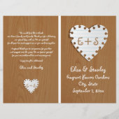 Papierherz auf gefaltetem Holz Hochzeitsprogramm (Vorderseite)