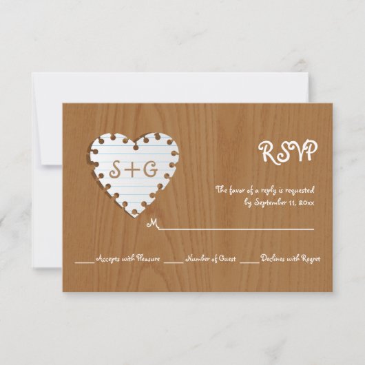 Papierherz auf Holz mit monogramm Hochzeit RSVP (Vorderseite)