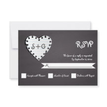 Papierherz auf Kalkboard & Monogramm Hochzeit RSVP