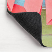 Papierherz, das an der Wäscheleine hängt Mousepad (Ecke)