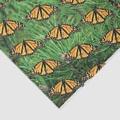 Papiermonarchie über Kiefernkiefer Seidenpapier (Ausschnitt)