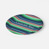 Papierplatte aus grünem, blauem, rosa und orangefa pappteller (Schrägansicht)