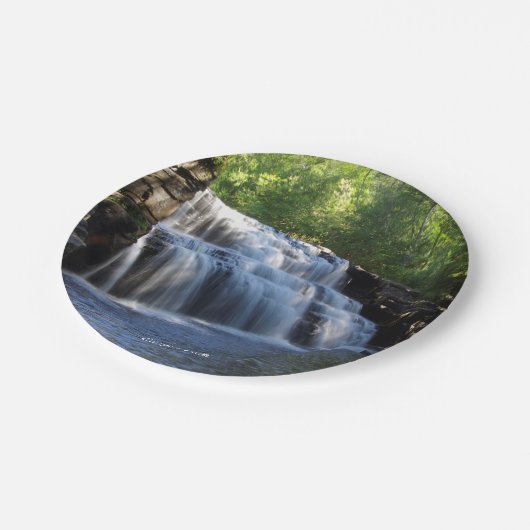 Papierplatte Canyon Falls Pappteller (Schrägansicht)