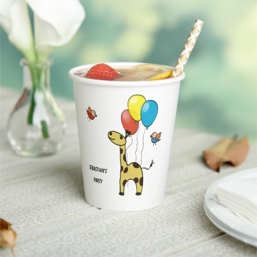 Papiertasse mit Giraffe und Vögeln Pappbecher (In Situ)