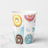 Papiertasse zum zweiten Geburtstag. Pappbecher (Rechts)