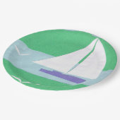 PapierTeller mit einem Segelboot-Entwurf (Schrägansicht)