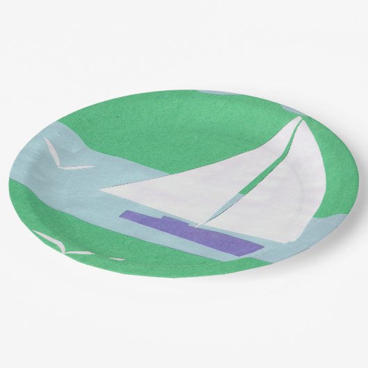 PapierTeller mit einem Segelboot-Entwurf (Schrägansicht)