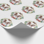 Papillon Christmas Wreath Festive Pup Geschenkpapier (Ecke)