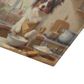 Papillon Cooking in Kitchen Schneidebrett (Ecke)