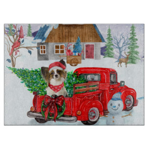 Papillon Dog in Christmas Delivery LKW Schnee Schneidebrett