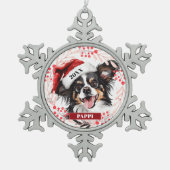 Papillon Dog in der Weihnachtsmannmütze Weihnachts Schneeflocken Zinn-Ornament (Vorderseite)