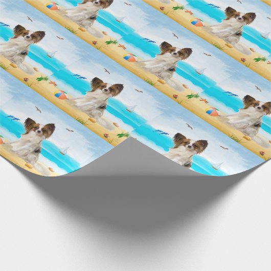 Papillon Dog on Beach Geschenkpapier (Ecke)
