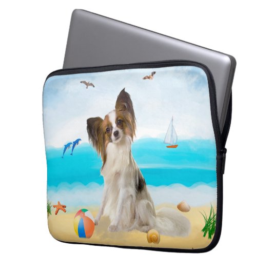 Papillon Dog on Beach Laptopschutzhülle (Vorderseite Links)